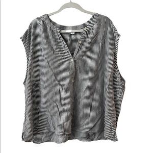 NWOT Old Navy Sleeveless Button Down